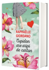 Cupidon are aripi de carton