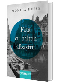 Fata cu palton albastru
