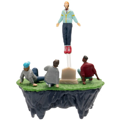 Figurina strangers things in cutie contine un eveniment al serialului levitating Max