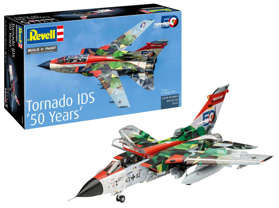Kit de asamblare Revell Panavia Tornado IDS 50 de ani
