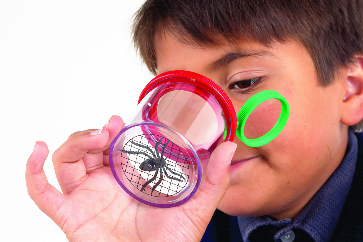 Lupa cu recipient din plastic transparent