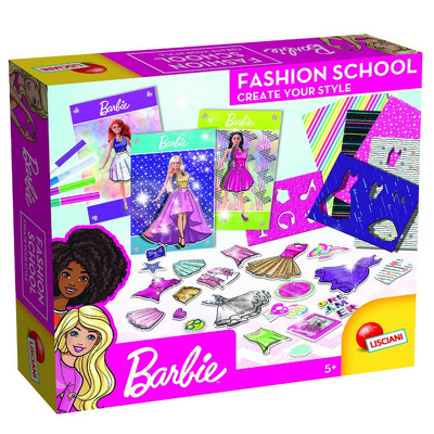 Scoala de moda. Barbie