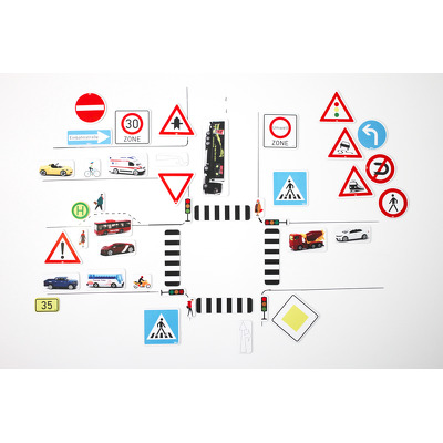 Semne de circulatie, marcaje si vehicule magnetice set 124 piese